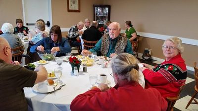 Smith Gathering: Fall at Nicoles 12-06-14 Table 3
Clockwise: Jack Higham; (out of view) Mary Lou Costello Maynard; Julie Maynard Hart; Bernie Neu; Roberta Smith Neu; Jan Mack Higham

