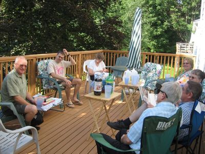 Dave Smith and Family Visit.  At the Glazers
Another view, sans Mary.  L to R: Jack H., Mark G. Jan and Eli, Sheri, Evelyn, Dave, and Clive
