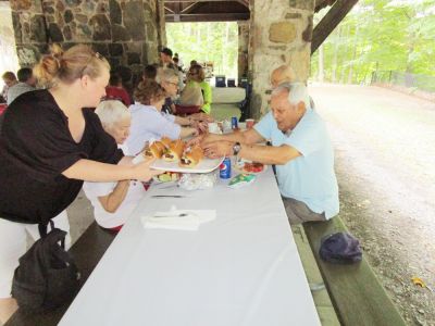 2016 Family Reunion July 9, 2016
Jane Higham serves food to Marge; Mary; Richard; Steve; and Tony
