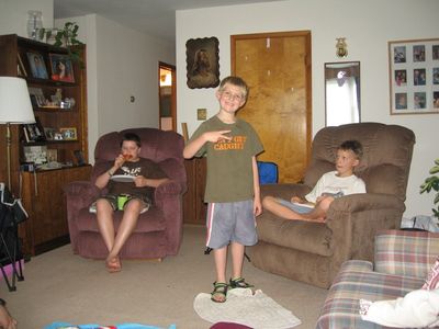 Friday/Saturday Breakfast and Picnic
Picnic: Pizza eaters, Nick Higham and Joe Hughes.  Justin Entwistle gives the "cut more pizza" signal.
