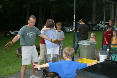Friday/Saturday Breakfast and Picnic
Picnic: All ready to help: Ben Hughes recruits Sam Hughes; Sue Higham Foley greets Rachel Higham; Madison and Julia Higham and Ann Higham Hughes look on.  Nick Higham, back to camera
