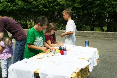 Friday/Saturday Breakfast and Picnic
Picnic: Arts and Crafts, T-Shirts. Thomas and Julia Higham; Joe Hughes
