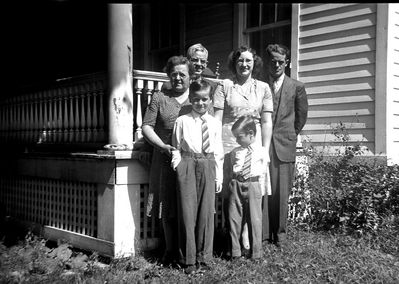 Smith / Higham Family
Front: Wilfred Leland (Bill) Smith; David Merritt Smith;
Back: Louese Curtiss Smith; Leland Smith; Nellie Higham Smith; Merritt Smith
Taken mid 40s
