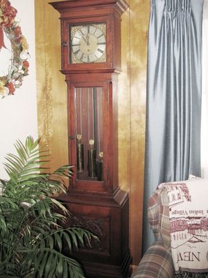 Higham Family
The Simon Aisch Clock
The clock dates to the early 1700s (c 1690 - 1710)
It began life as a one-hand clock.  
Chapter ring hours are divided into fourths.  Was upgraded to a 30 hour clock with chimes and music in 1800s.
Acquired by Charles Cheetham Higham in the late 1800s (c1890)
Was passed to Joel Williams Higham, then to his daughter, Ruth Norton Higham Bishop, than following her death to Jack Higham.
Extensive restoration has been done by master clockmaker, John Frieman, Owego, NY.  Clock runs superbly, losing about 1/8 sec. per hour.  It is now at the Jack and Jan Higham Residence, Vestal, NY.
