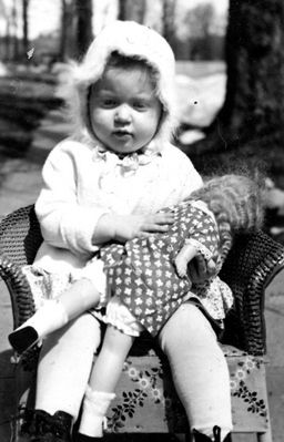 Higham Family
Elizabeth Ann Higham (Sauerzopf), 1940 
with Raggedy Ann?
