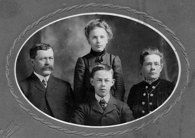 Curtiss Family
Heman Curtiss Family
Front: Heman Dewitt Curtiss; Ralph Wood Curtiss; Lizzie Mary Woods Curtiss;
Back: Louese Berthena Curtiss (Smith)
